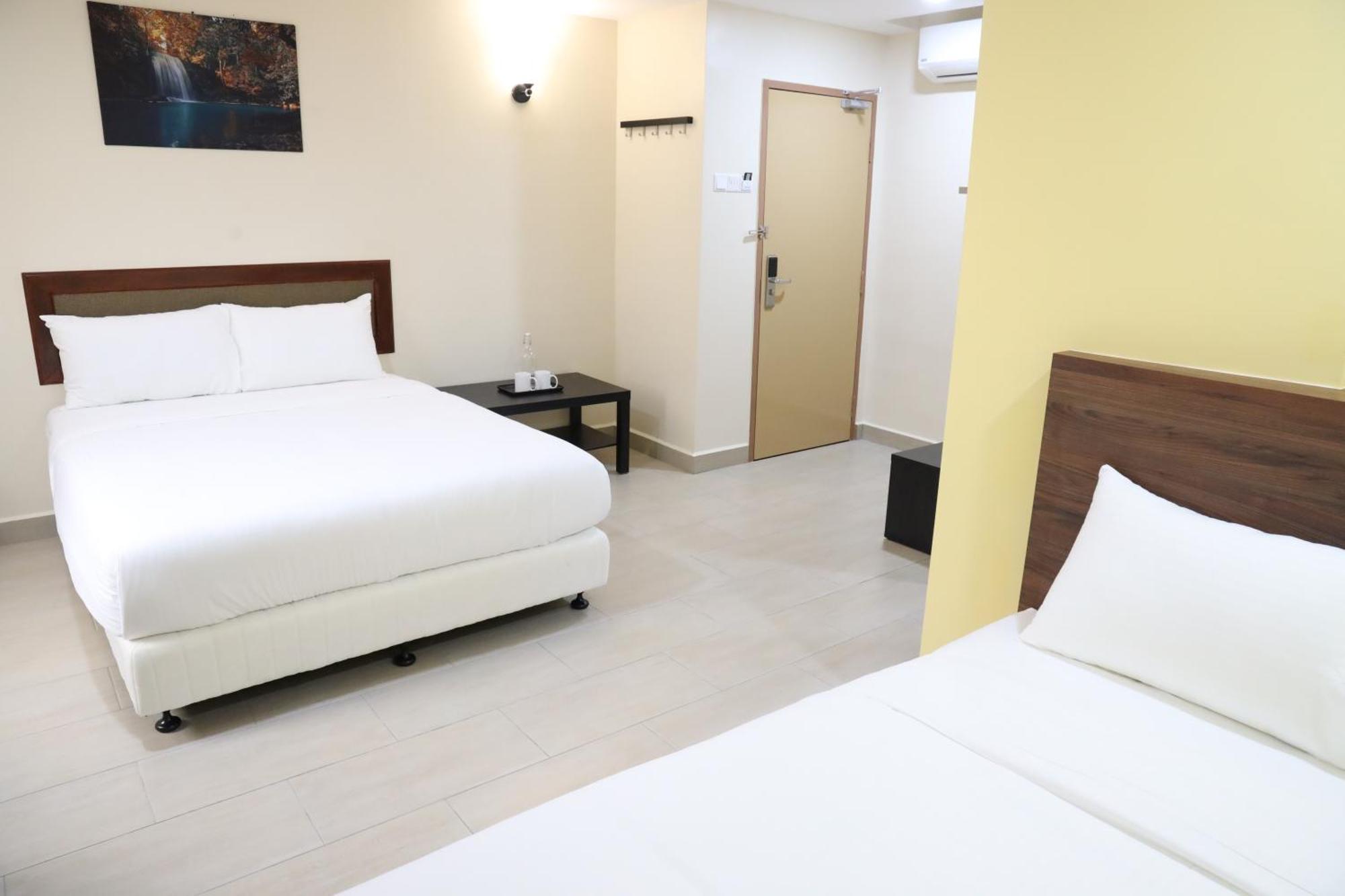 Capital O 90897 Island City Hotel George Town Exteriör bild