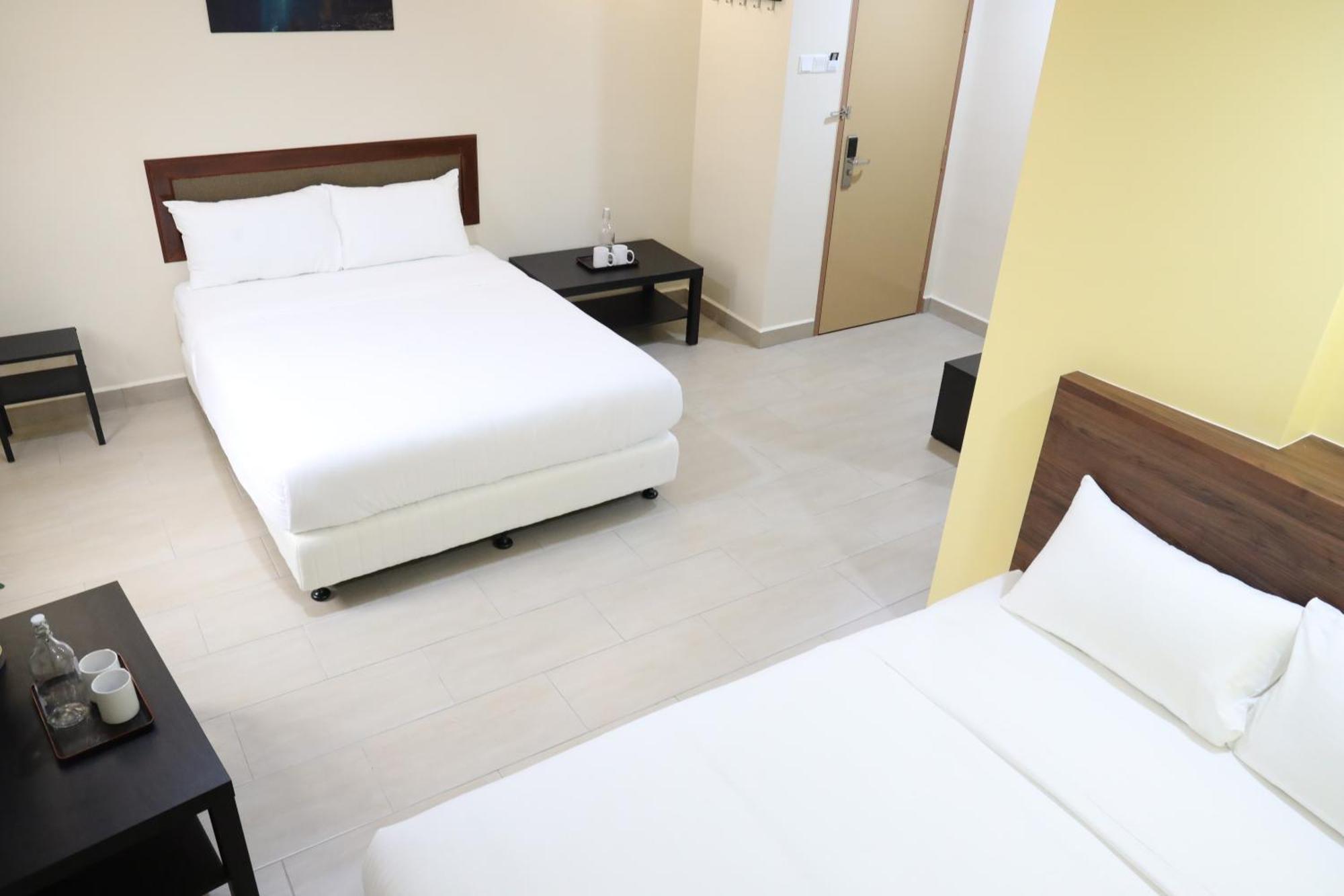 Capital O 90897 Island City Hotel George Town Exteriör bild