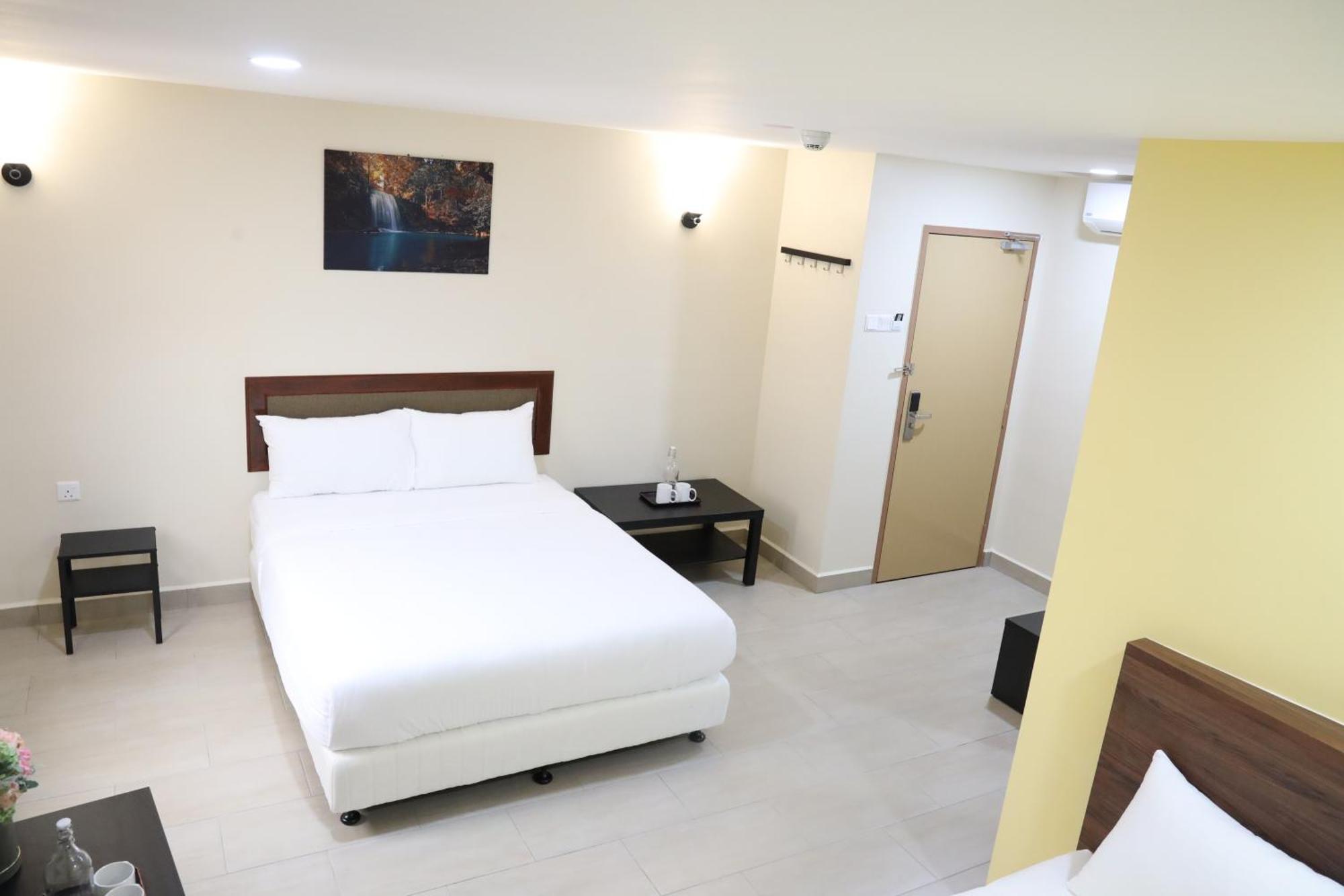 Capital O 90897 Island City Hotel George Town Exteriör bild