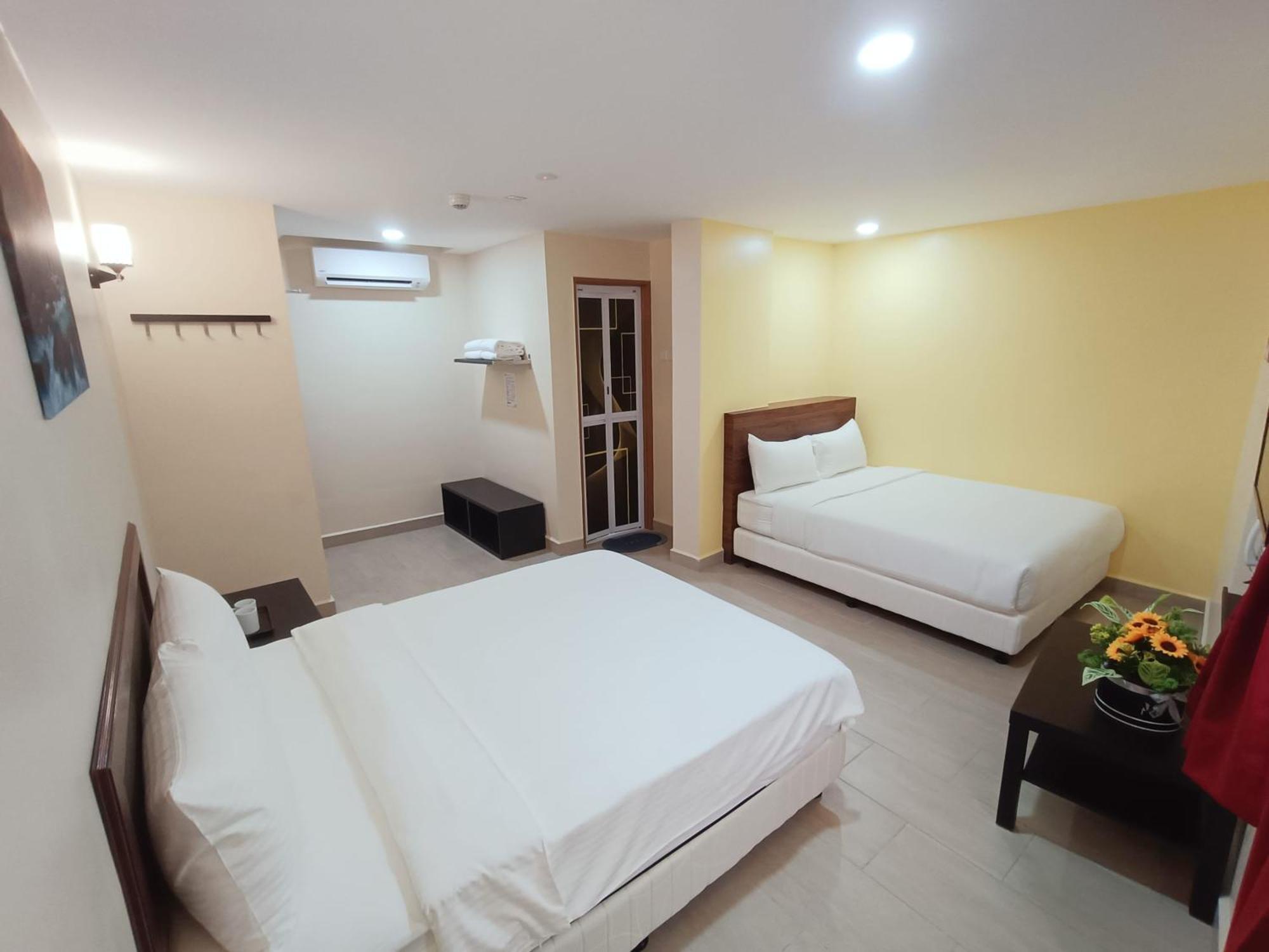 Capital O 90897 Island City Hotel George Town Exteriör bild
