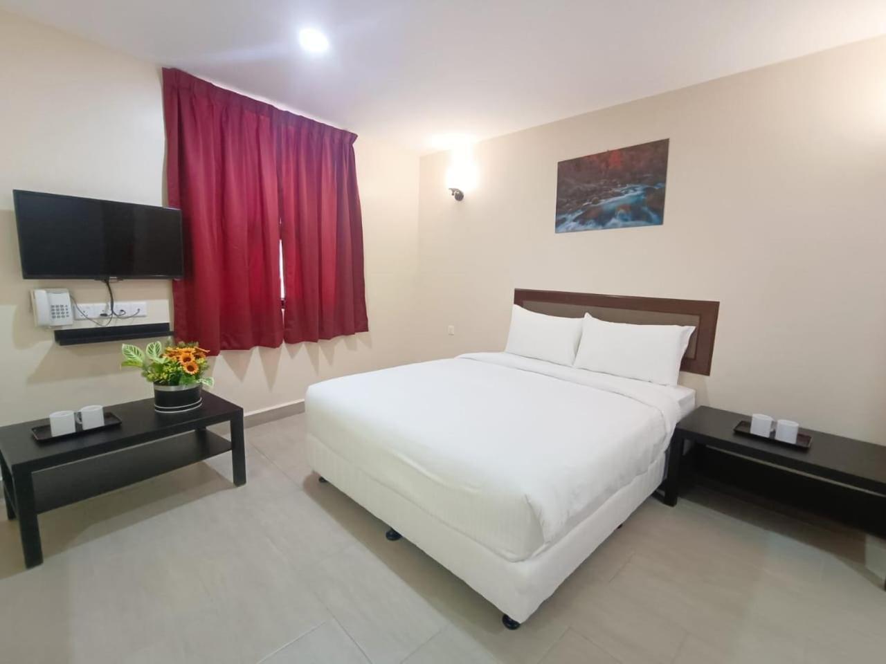 Capital O 90897 Island City Hotel George Town Exteriör bild