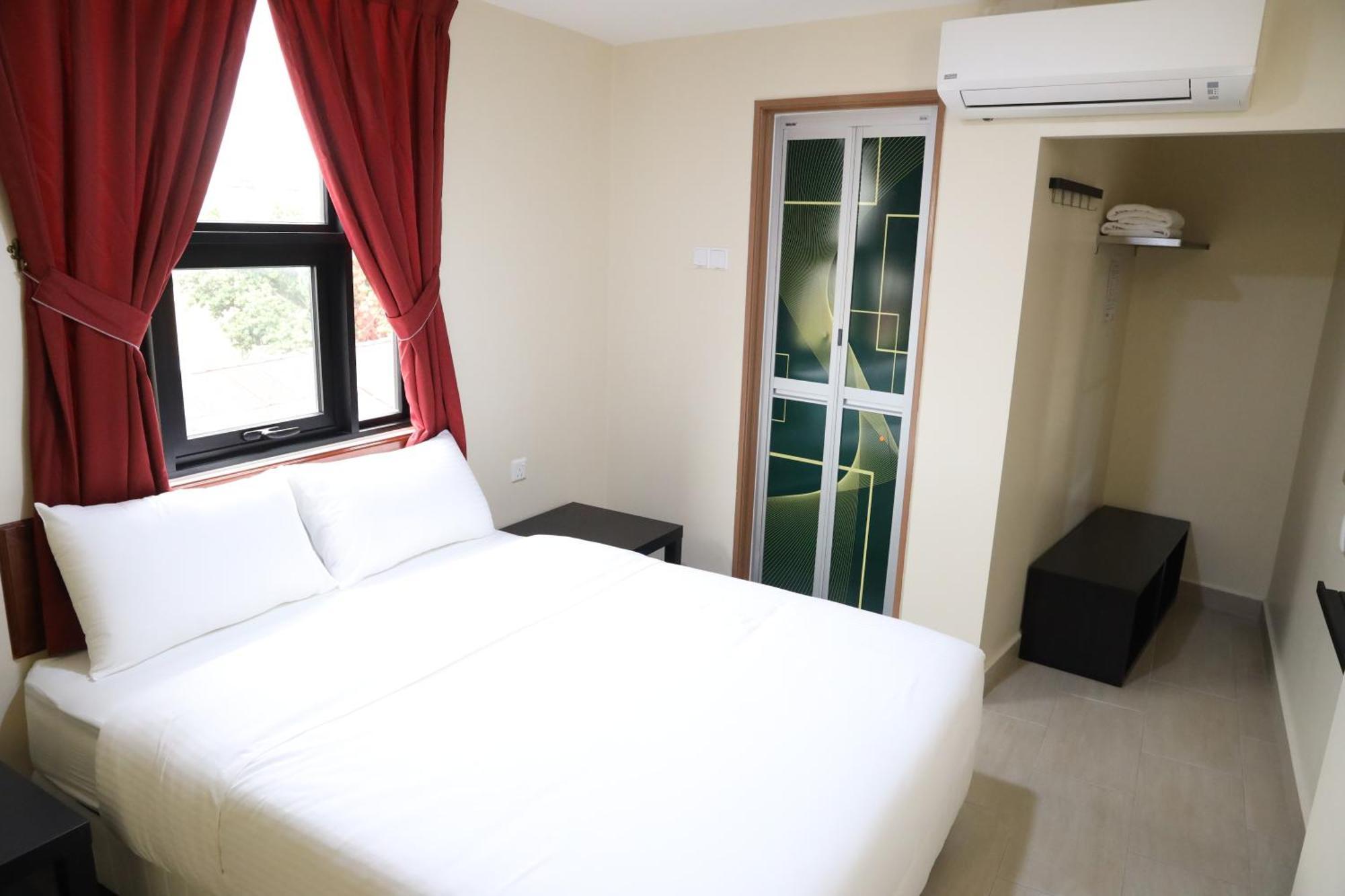 Capital O 90897 Island City Hotel George Town Exteriör bild