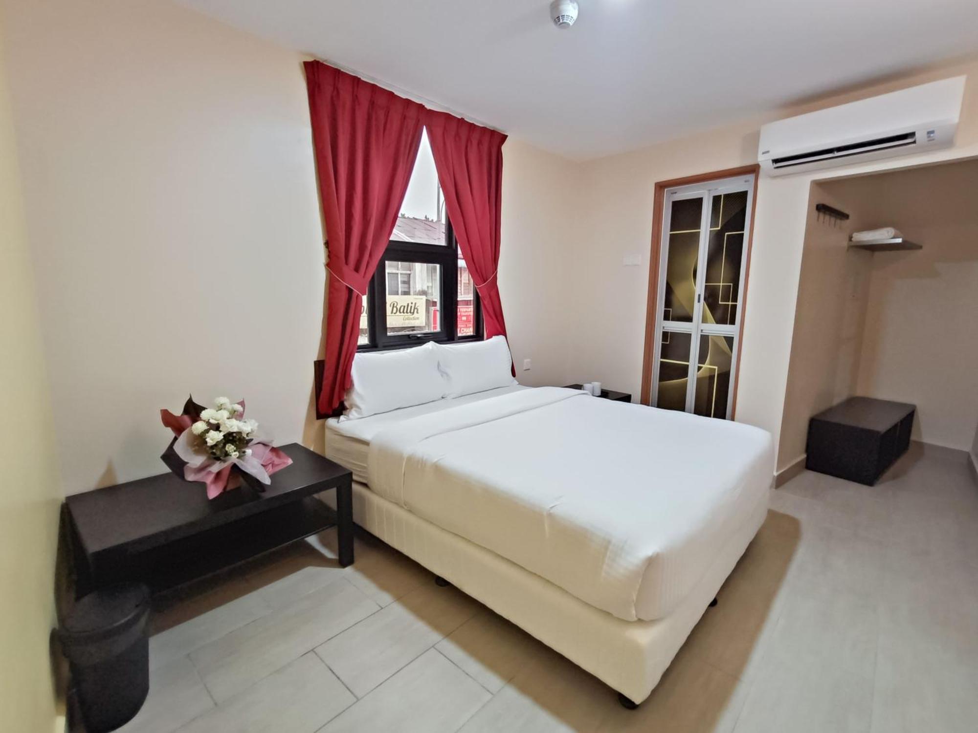 Capital O 90897 Island City Hotel George Town Exteriör bild