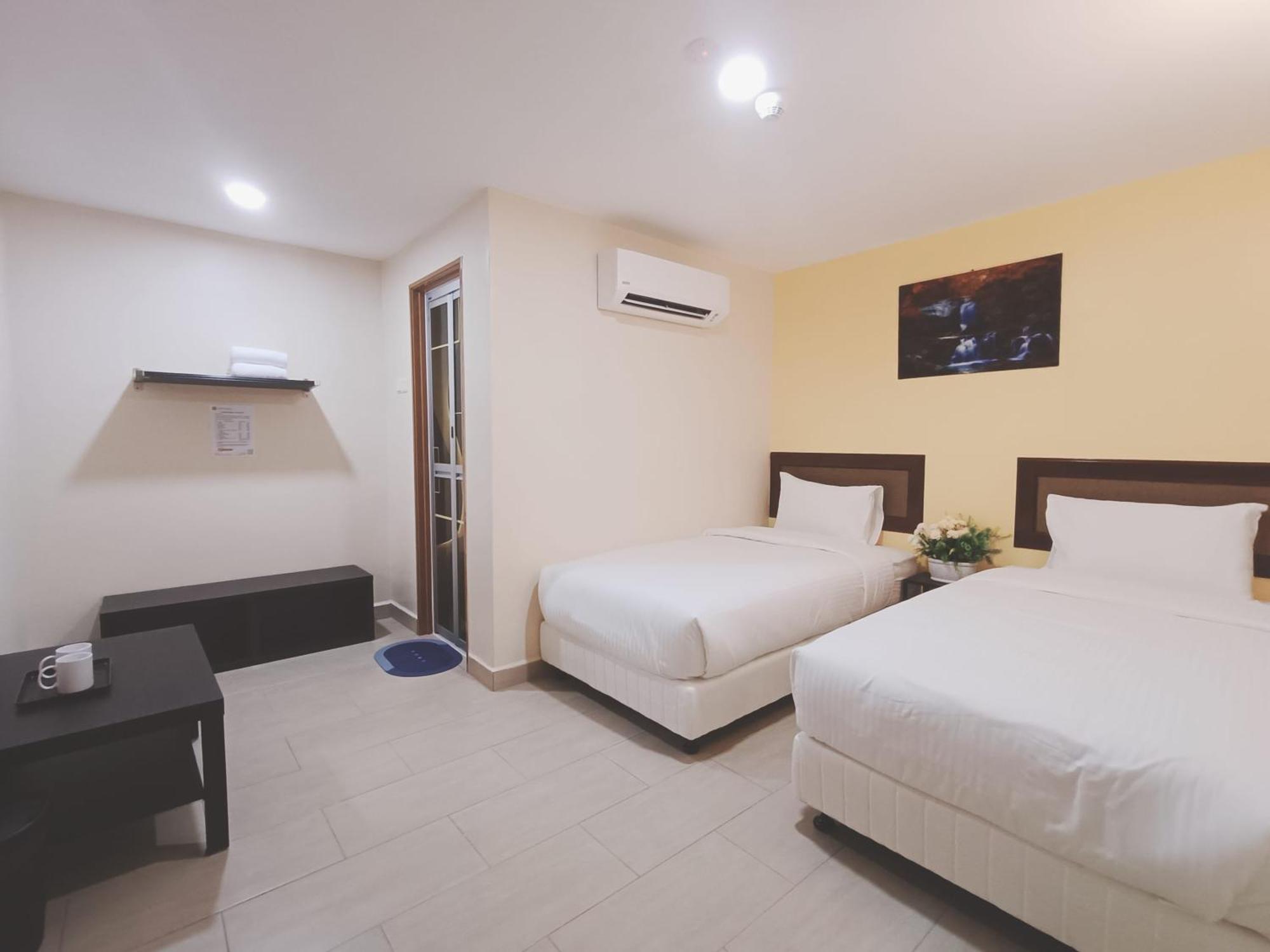 Capital O 90897 Island City Hotel George Town Exteriör bild