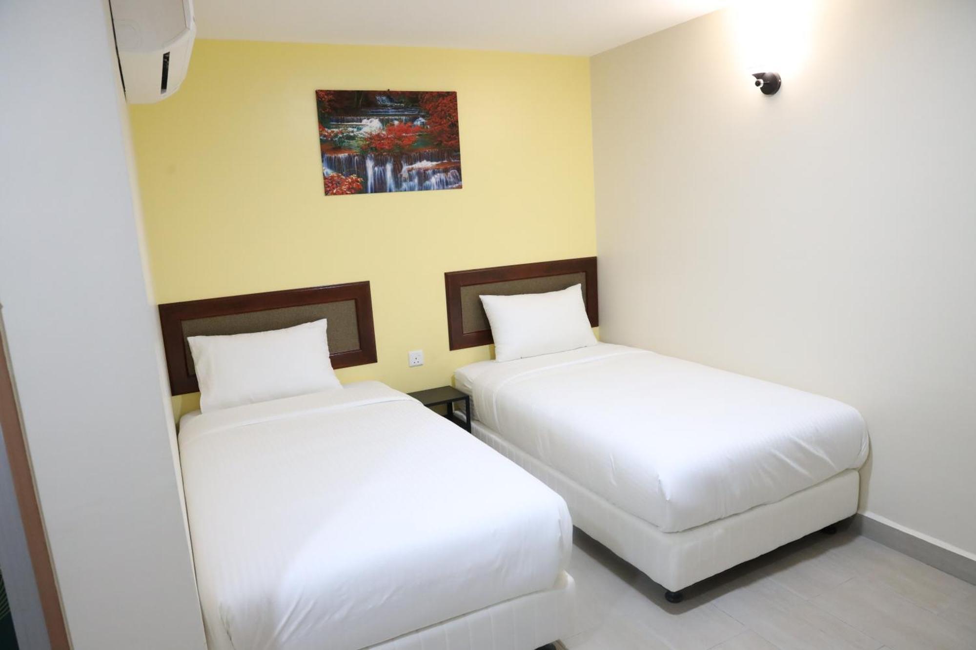Capital O 90897 Island City Hotel George Town Exteriör bild