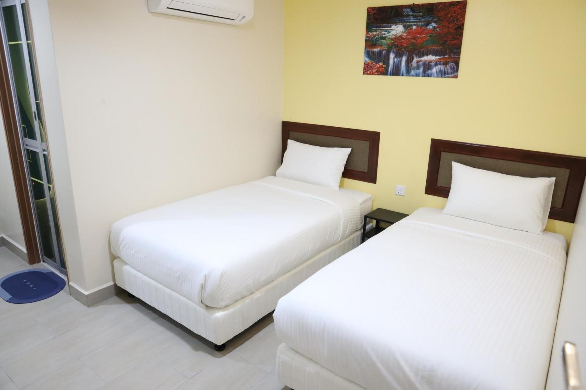 Capital O 90897 Island City Hotel George Town Exteriör bild