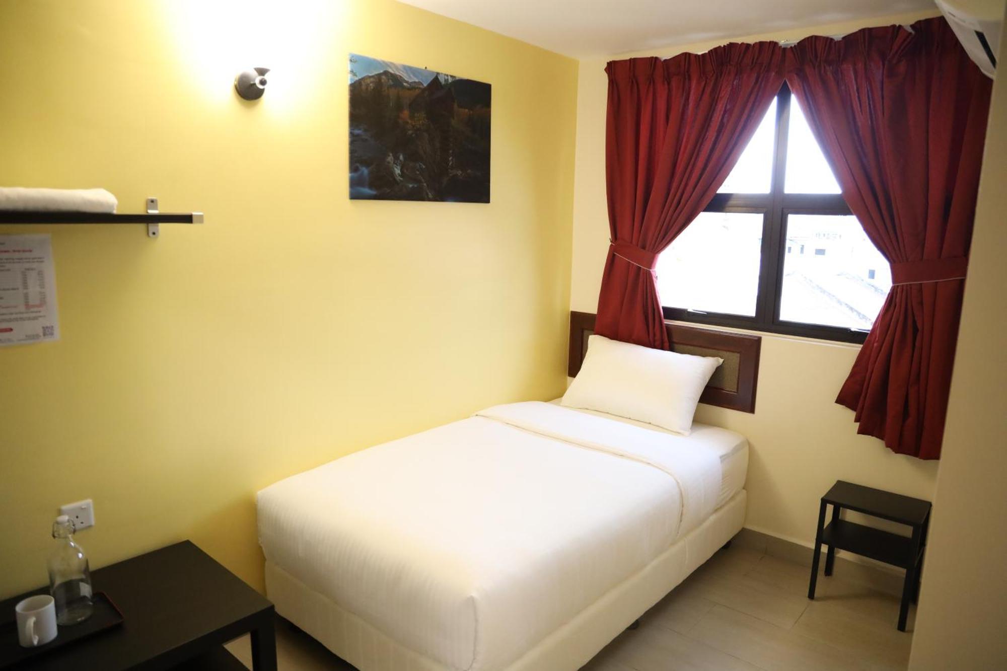 Capital O 90897 Island City Hotel George Town Exteriör bild