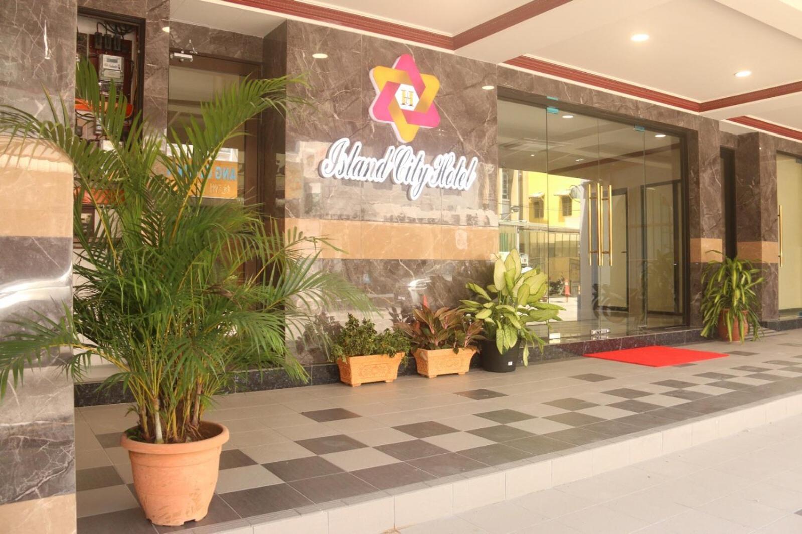 Capital O 90897 Island City Hotel George Town Exteriör bild