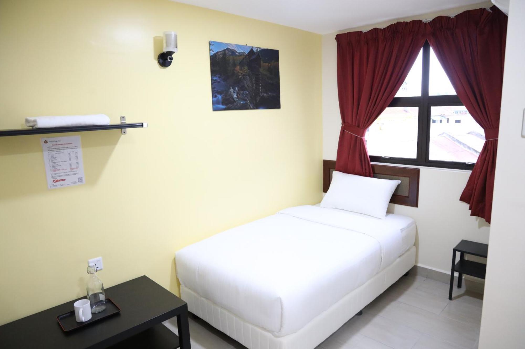 Capital O 90897 Island City Hotel George Town Exteriör bild