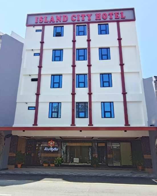 Capital O 90897 Island City Hotel George Town Exteriör bild