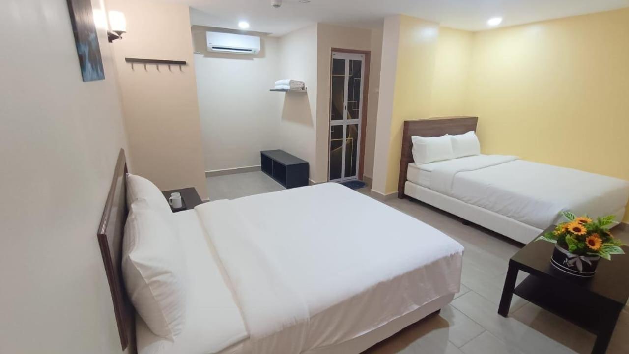 Capital O 90897 Island City Hotel George Town Exteriör bild